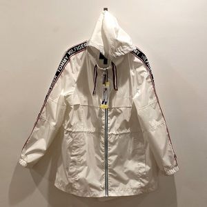 Women White Tommy Hilfiger Windbreaker Jacket Size Small..